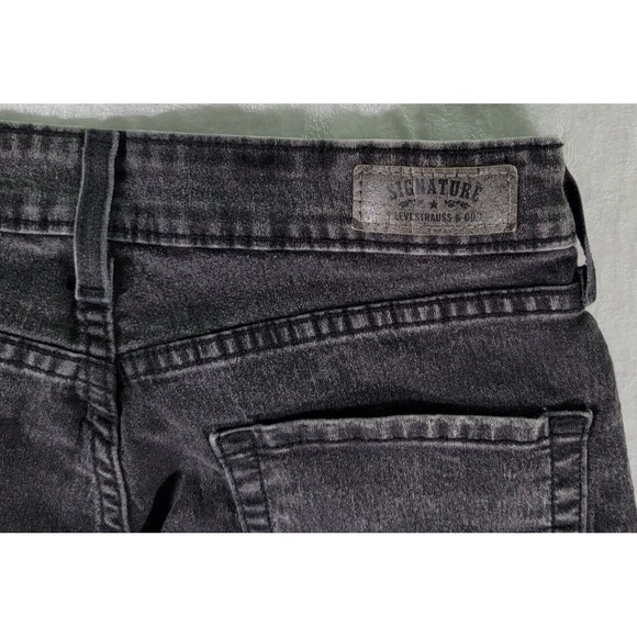 Levi's Signature Jeans Mid-Rise Slim Cuffed Women's Premium Denim Size 4 - Picture 6 of 16